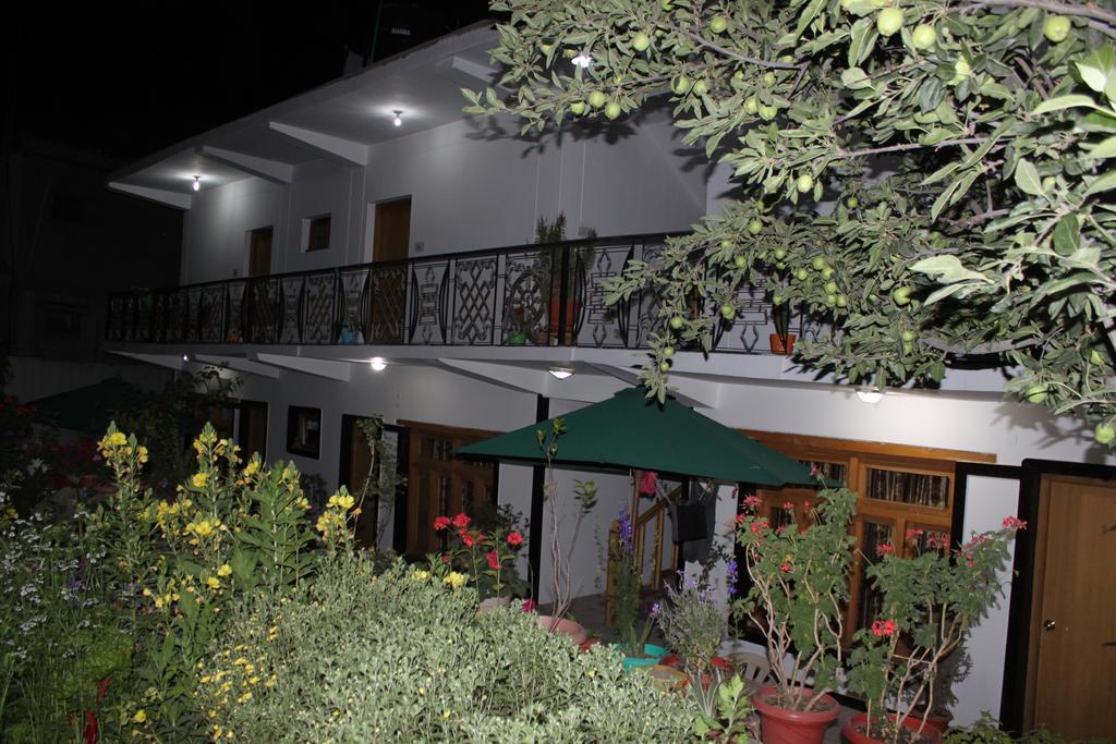 Travellers House Hotel Leh Kültér fotó