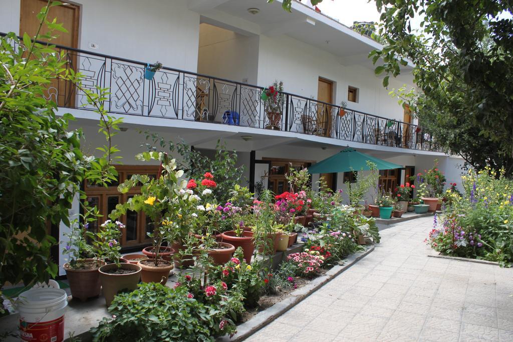 Travellers House Hotel Leh Kültér fotó