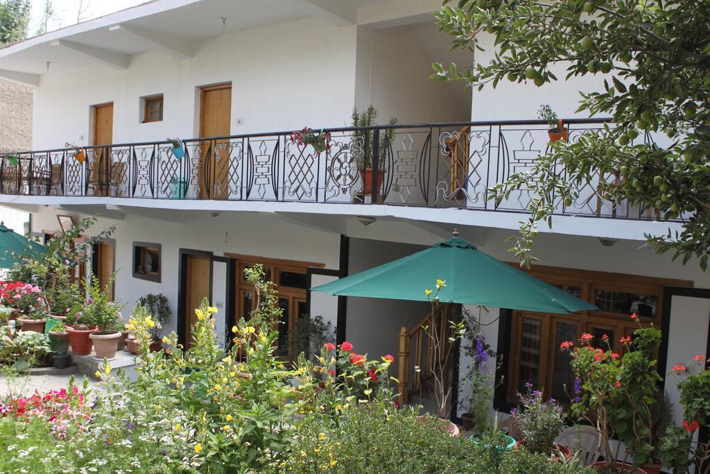 Travellers House Hotel Leh Kültér fotó