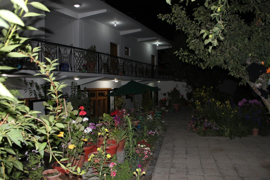 Travellers House Hotel Leh Kültér fotó