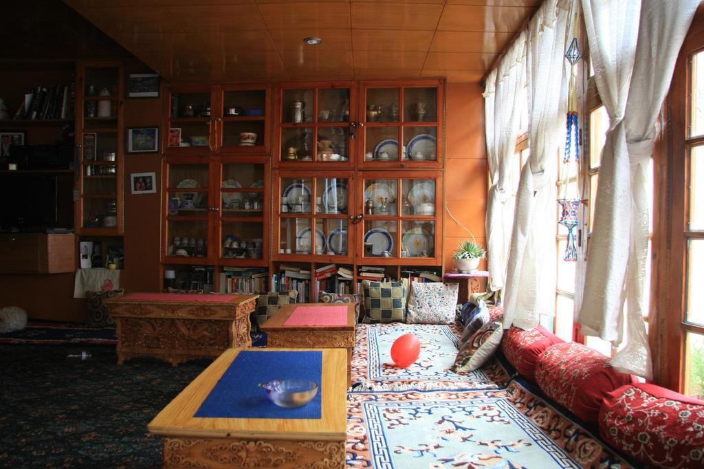 Travellers House Hotel Leh Kültér fotó
